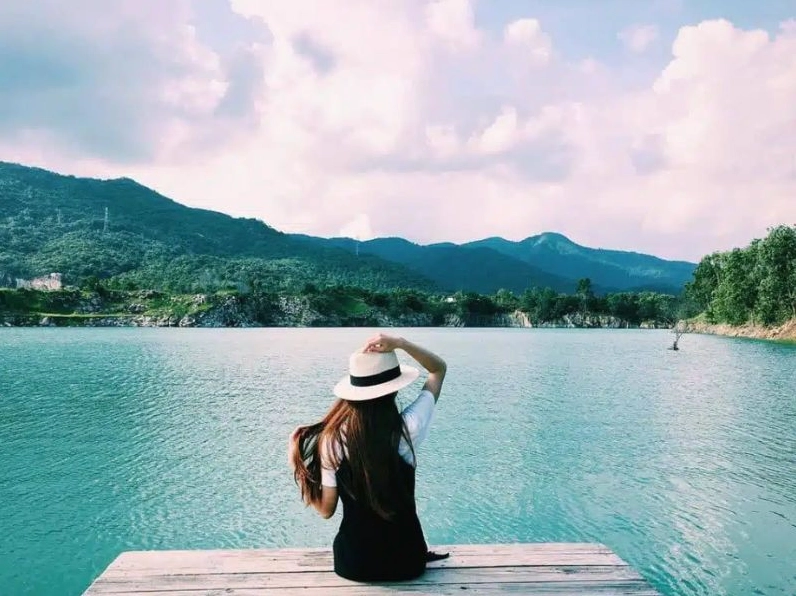 Khung cảnh thơ mộng tại Hồ Đá Xanh