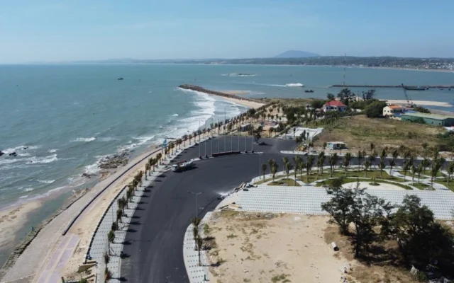 Lagi Có Gì Chơi 2026? Khám Phá Thiên Đường Biển Xanh, Cát Trắng!