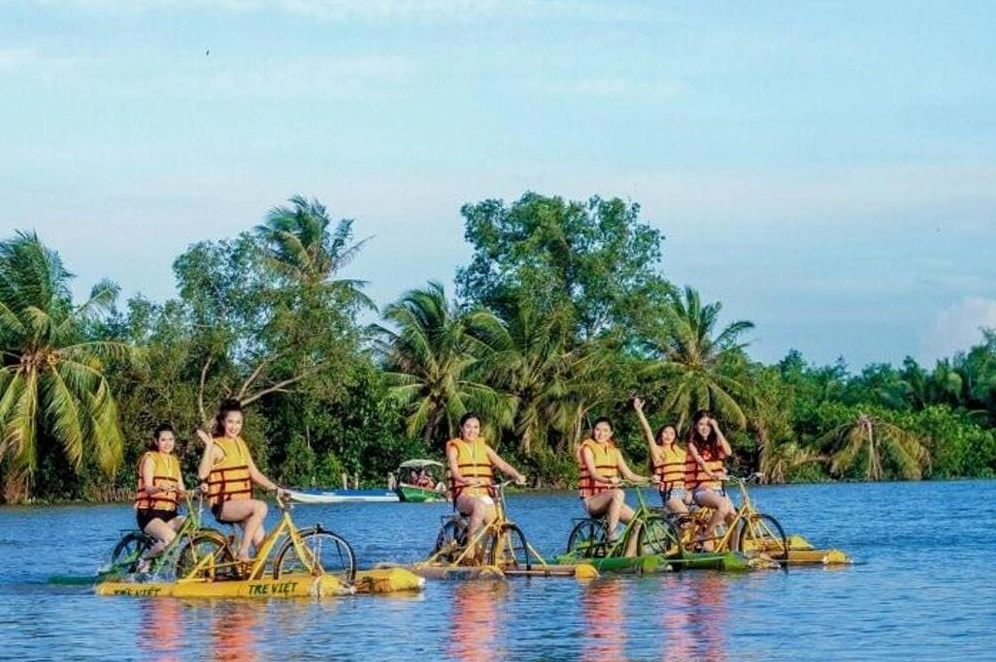 Làng Tre Việt mang đến trải nghiệm dân dã, bình dị và nhiều trò chơi thú vị.
