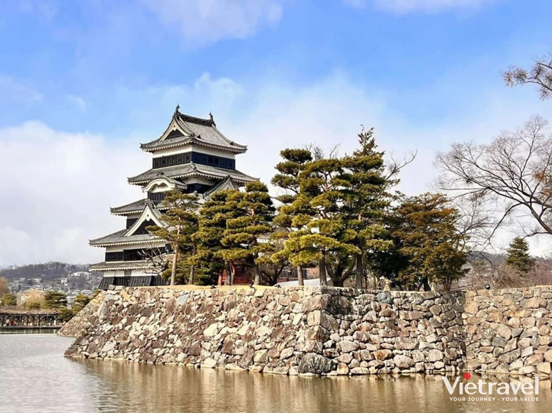 Lâu đài Matsumoto cổ kính, một điểm tham quan thú vị