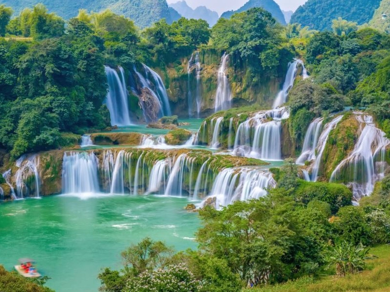 Một thác nước đẹp tại Việt Nam