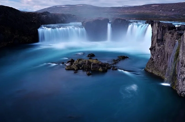 Thác nước Godafoss hùng vĩ ở Iceland