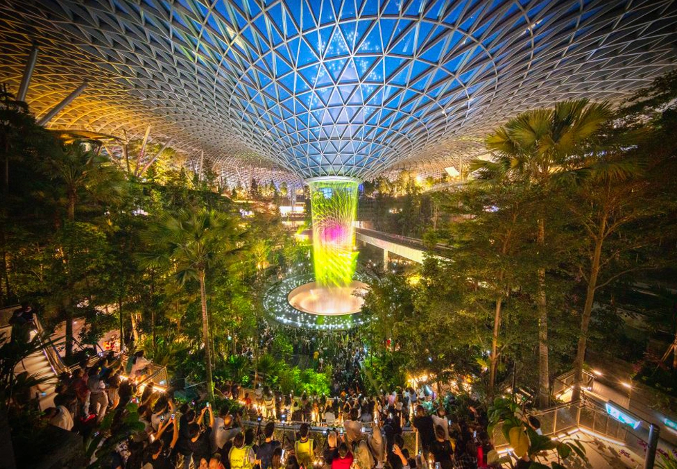 Thác nước Rain Vortex tại Jewel Changi Airport Singapore