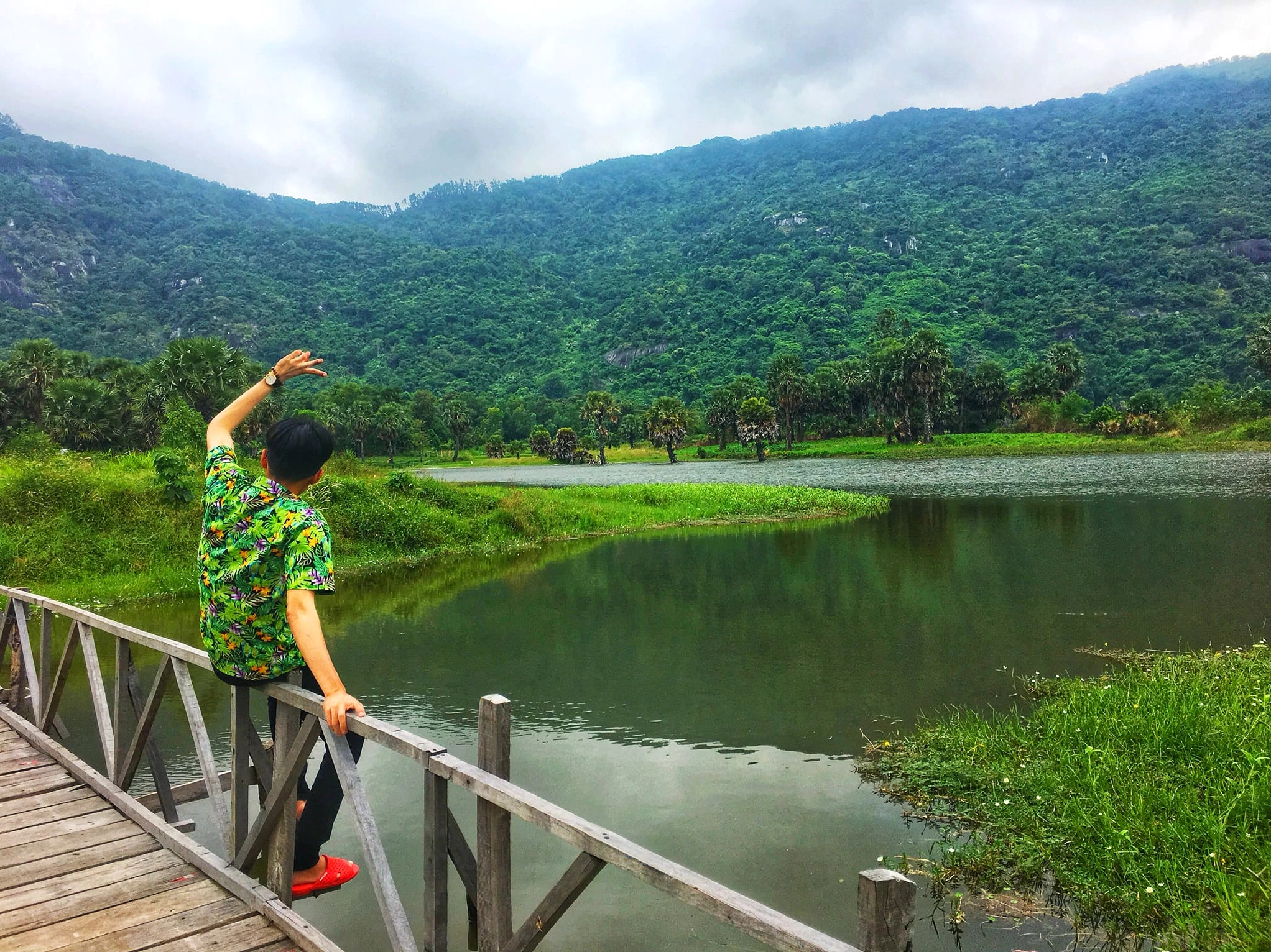 Thăm Hồ Ô Thum An Giang nhìn ra khung cảnh đồng quê yên bình
