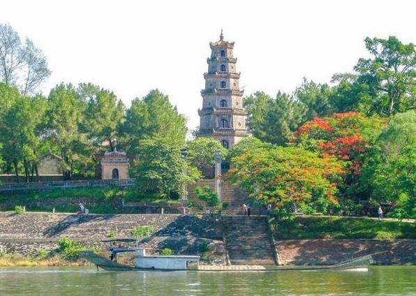 Thưởng thức ẩm thực Huế tại các địa điểm du lịch Huế