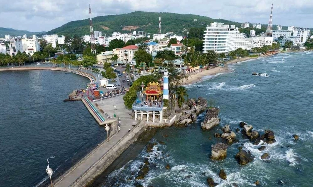 Toàn cảnh Dinh Cậu - Biểu tượng tâm linh của Phú Quốc nhìn từ trên cao