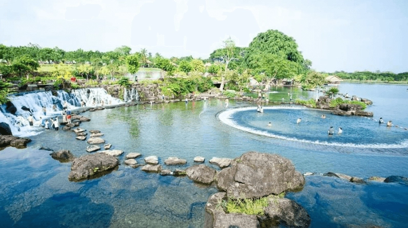 Toàn cảnh khu du lịch Suối Mơ