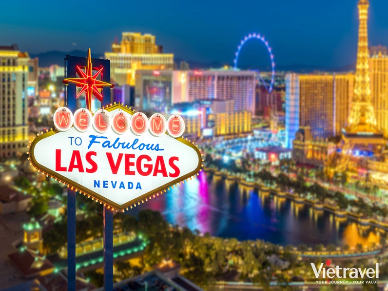 Toàn cảnh Las Vegas về đêm với ánh đèn rực rỡ