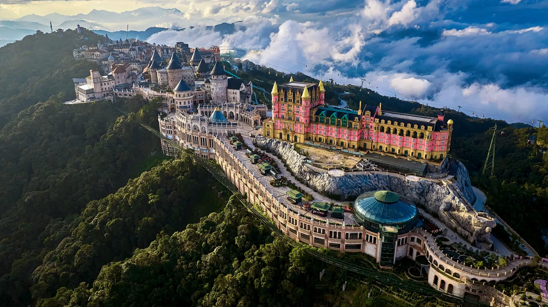 Toàn cảnh Sun World Bà Nà Hills nhìn từ trên cao