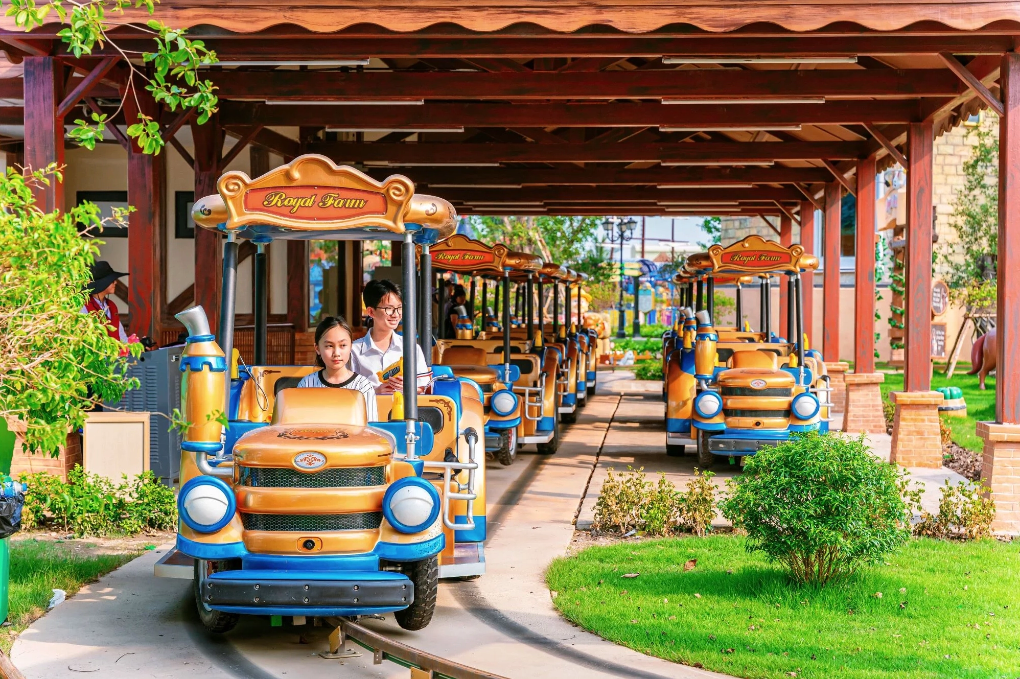 Trải nghiệm vui chơi tại VinWonders Vũ Yên