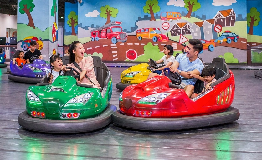 Trẻ vui chơi thỏa thích cùng gia đình tại VinKE