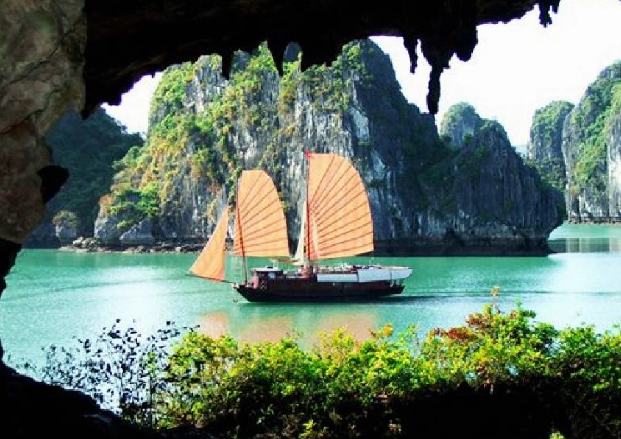 Vẻ đẹp kỳ ảo của Vịnh Hạ Long